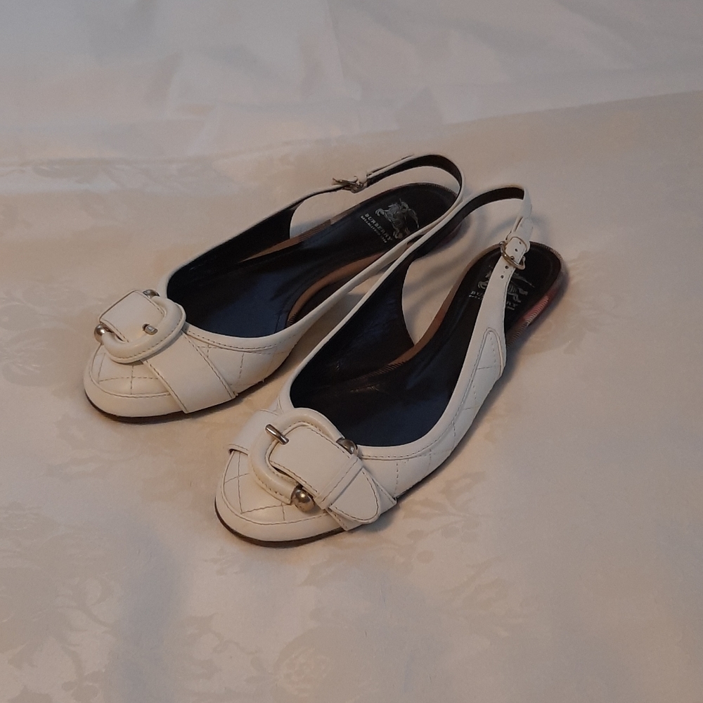 Burberry Cream flats size 8